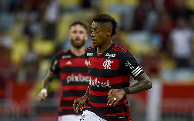 Bruno Henrique sofre entorse e vai desfalcar Flamengo contra o Corinthians