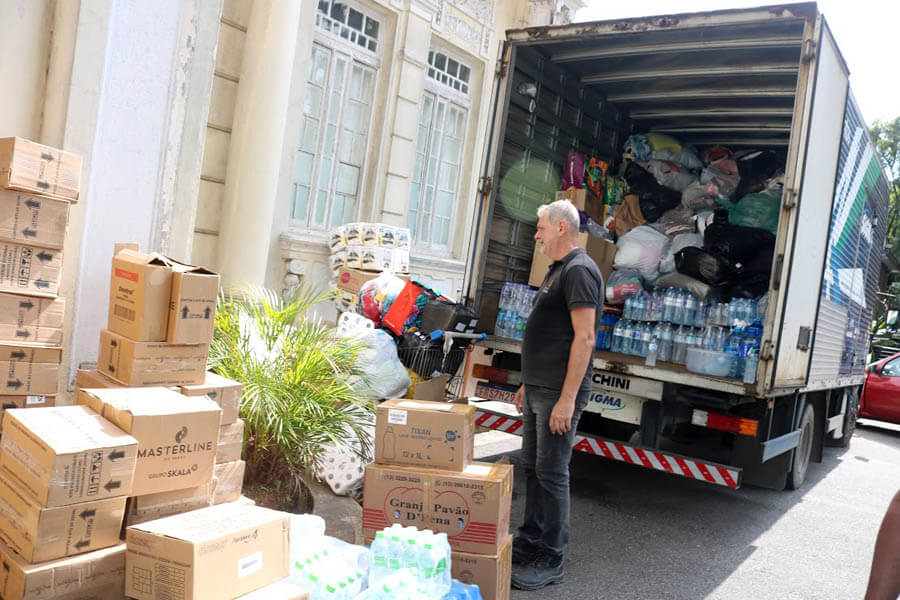 Fundo Social de Santos encaminha cinco caminhões com doações aos gaúchos