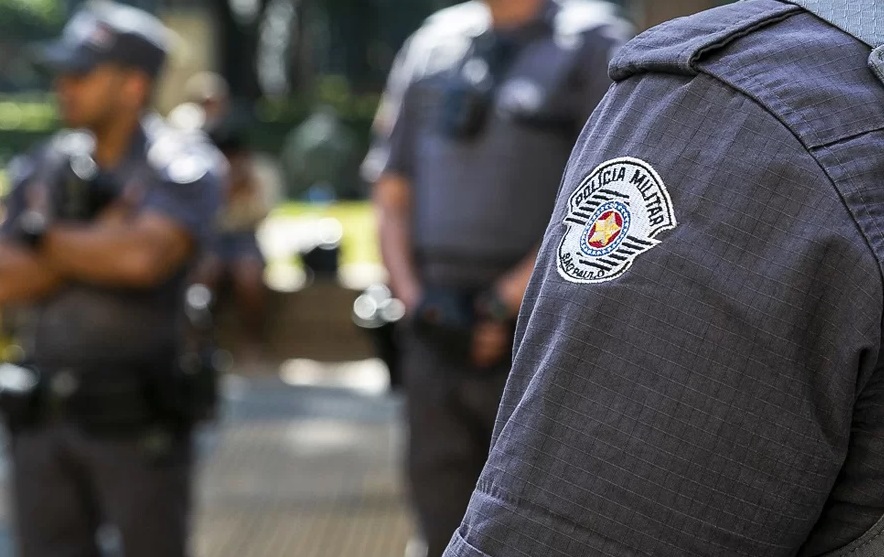 PMs trocam tiros com 15 criminosos durante ação contra o tráfico de drogas em Santos