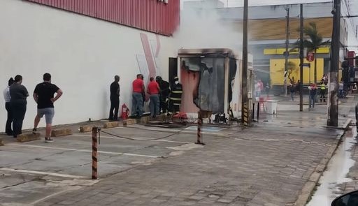 Incêndio destrói quiosque de sorvetes em Itanhaém
