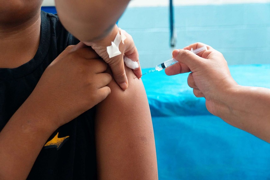 Bertioga inicia vacinação contra a dengue para crianças de 10 e 11 anos