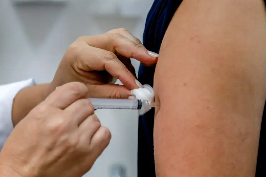 Santos começa a vacinar crianças de 10 e 11 anos contra a dengue nesta quarta-feira