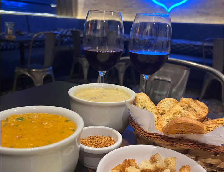 Porto das Naus Restaurante promove menu de inverno com fondue e caldos