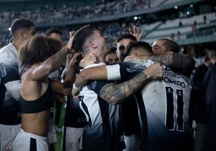 Corinthians 'abriu a cabeça' e fez força-tarefa para trazer nove reforços