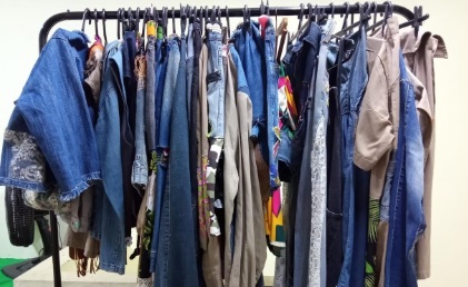 Projeto cria marca de roupas sustentáveis e auxilia mulheres em vulnerabilidade social