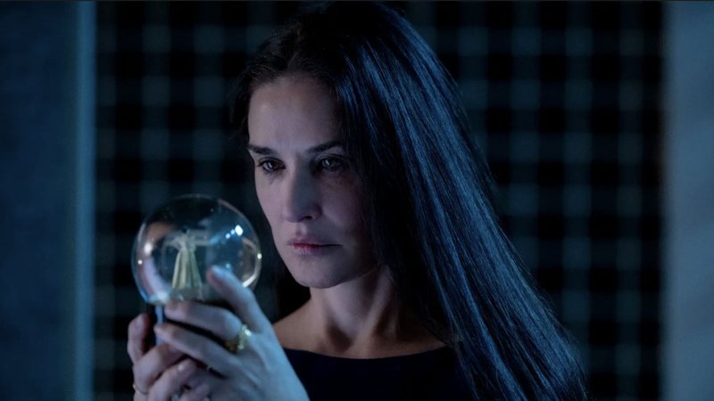 'A Substância' espelha vida de Demi Moore e cria um 'Branca de Neve' antietarista