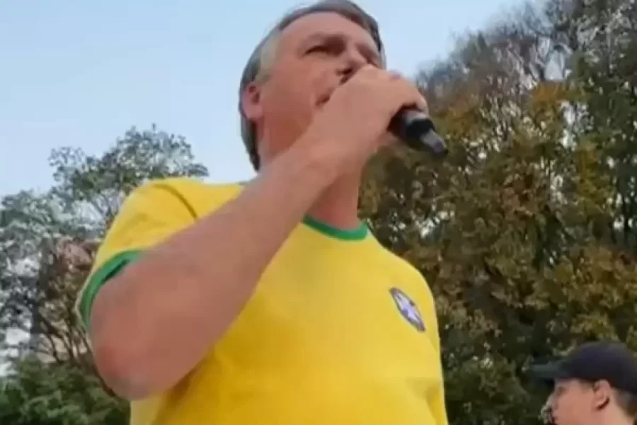 Bolsonaro reúne milhares na Paulista, cobra freio a Moraes e repete pedido de anistia do 8/1