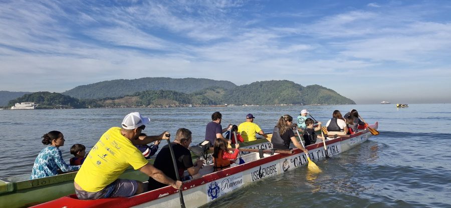 Projeto promove canoa havaiana com inclusão para crianças e jovens PCDs em Santos