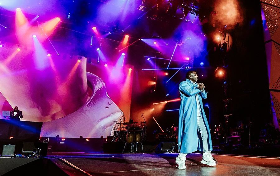 Akon decepciona ao cantar com playback e chama Rio de São Paulo no Rock in Rio