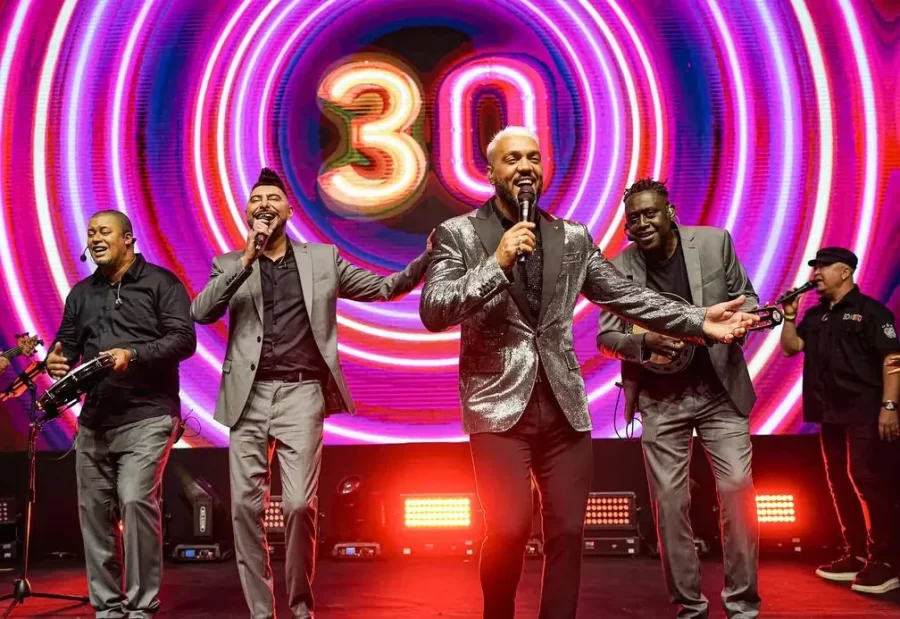 Belo e Soweto revivem pagode dos anos 1990 com show especial em Santos