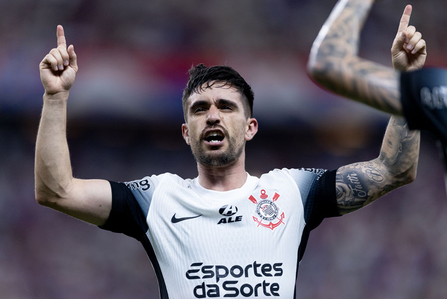 Corinthians bate Fortaleza com show de Coronado e fim da seca de Yuri