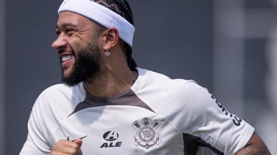 Depay empolga dentro e fora de campo e aumenta expectativa no Corinthians