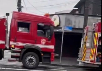 Bar pega fogo em Santos e mobiliza bombeiros