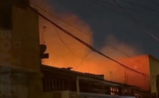 Casa pega fogo durante a madrugada e mobiliza bombeiros em Santos