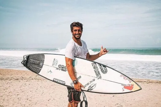 Lucas Chumbo é indicado e concorre a dois prêmios no 'Oscar do surfe'