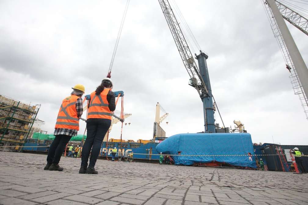 Primeiro trem da nova linha de metrô de SP sai do Porto de Santos para a capital