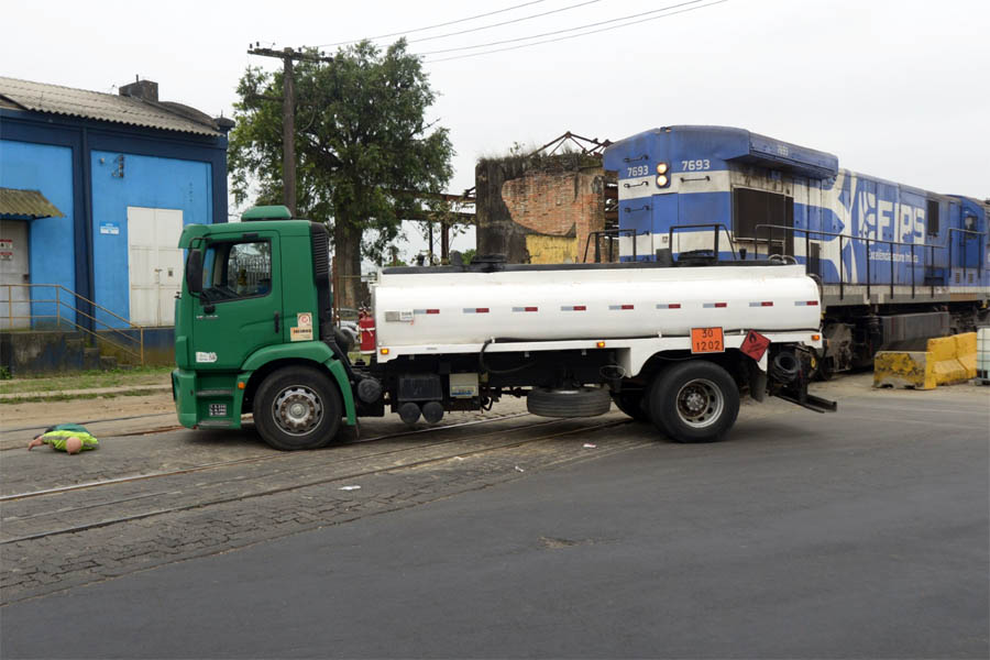 PAM do Porto de Santos realiza simulado de atendimento a acidente com trem