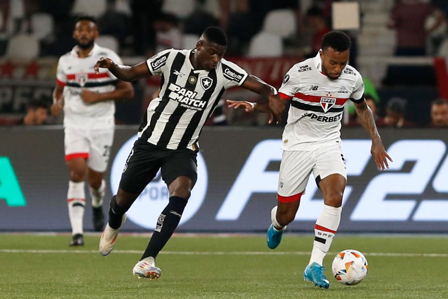 Em noite de chances perdidas, Botafogo e São Paulo ficam sem gols no Engenhão