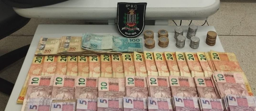 Homem suspeito de tráfico é preso com R$ 8,7 mil na orla de Santos