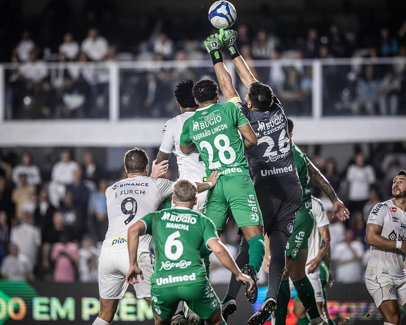 Chapecoense e Santos fazem duelo de opostos na Série B; Veja onde assistir e escalações