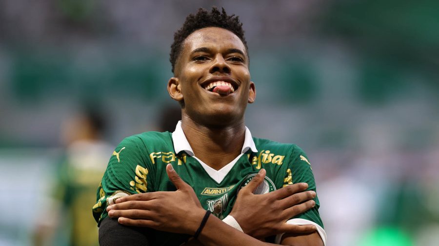 Estêvão domina Brasileirão, carrega Palmeiras e mira recorde de 16 anos