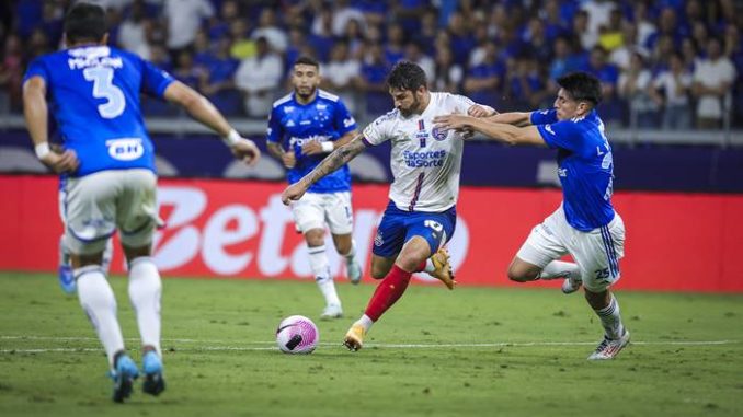 Com VAR alucinado, Cruzeiro e Bahia empatam no Mineirão