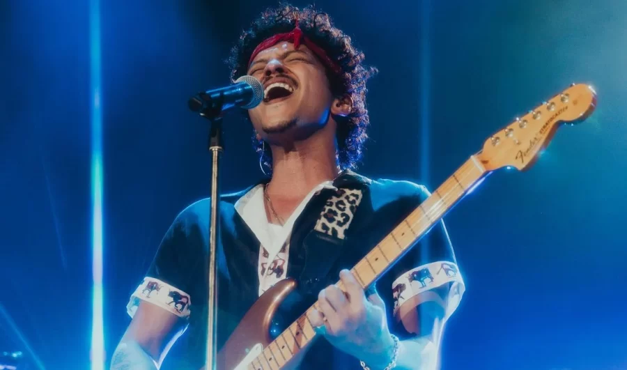 Como Bruno Mars se tornou uma febre de público com maratona de shows no Brasil