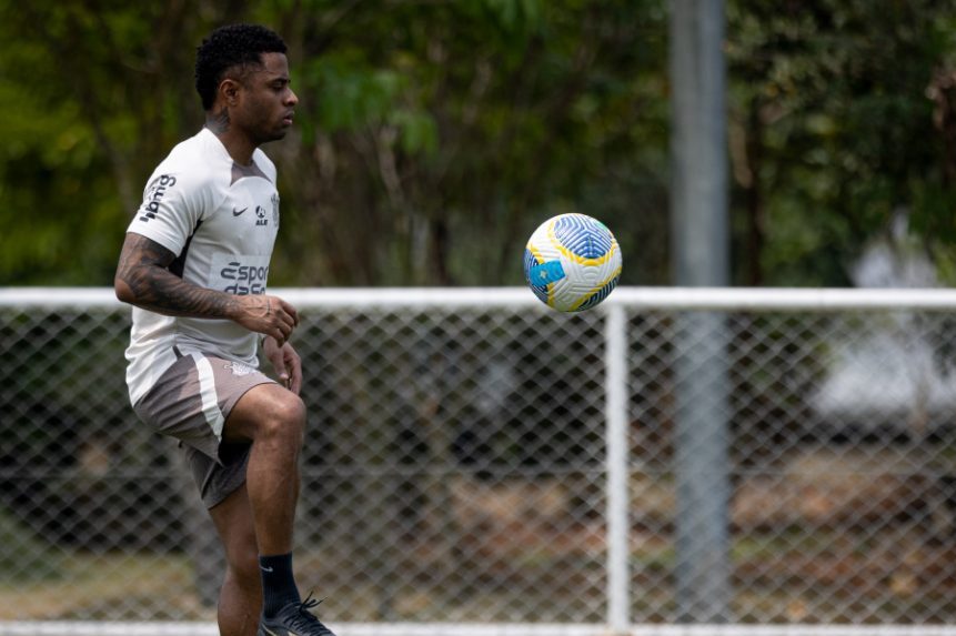 Diego Palacios evolui em recuperação e treina com bola no Corinthians