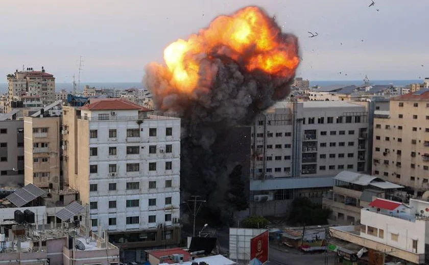 Ataques de Israel matam 21 no Líbano e 10 em Gaza