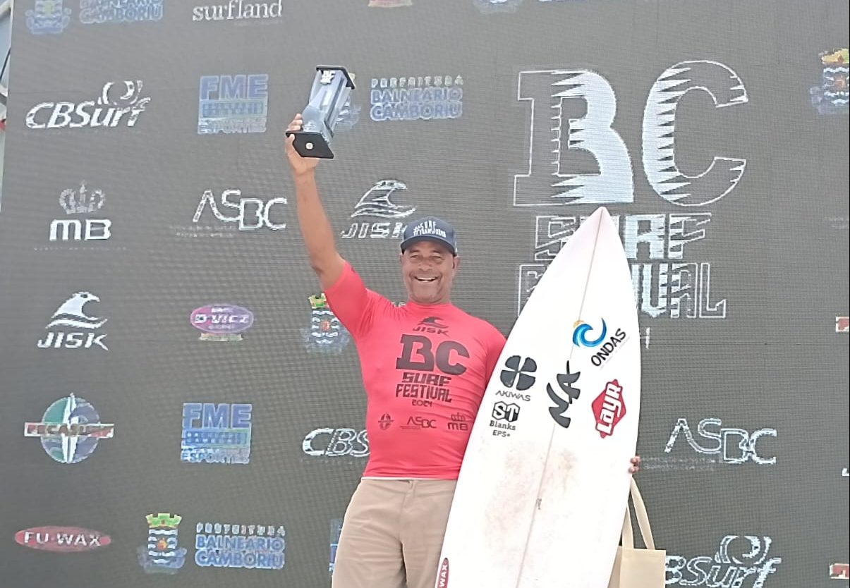 Surfista de Guarujá é campeão na categoria Legend do CB Surf Master em SC