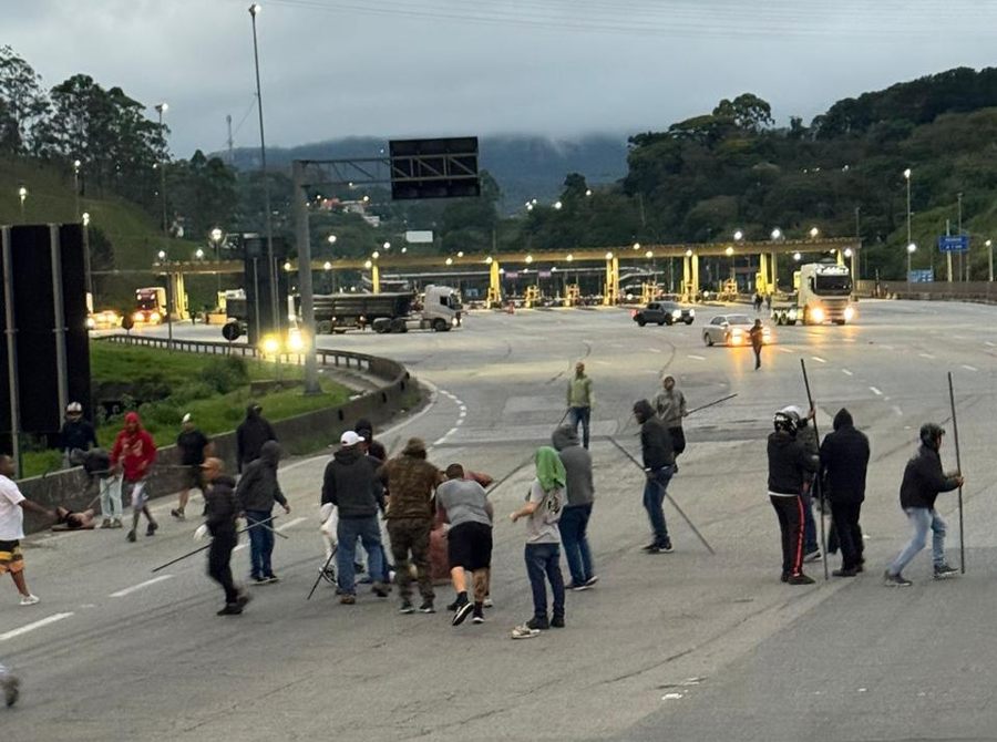 Briga entre torcedores do Palmeiras e Cruzeiro deixa um morto e 20 feridos em SP