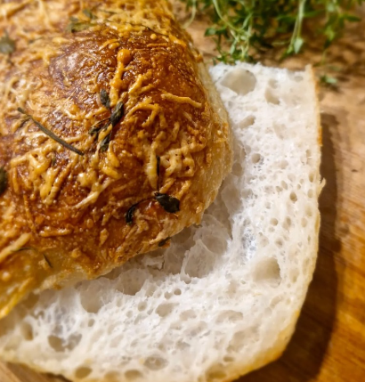 Santista abre micro padaria artesanal para resgatar receitas de pães de longa fermentação