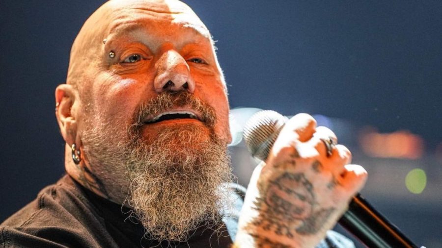 Morre Paul Di'Anno, ex-vocalista da banda Iron Maiden, aos 66 anos