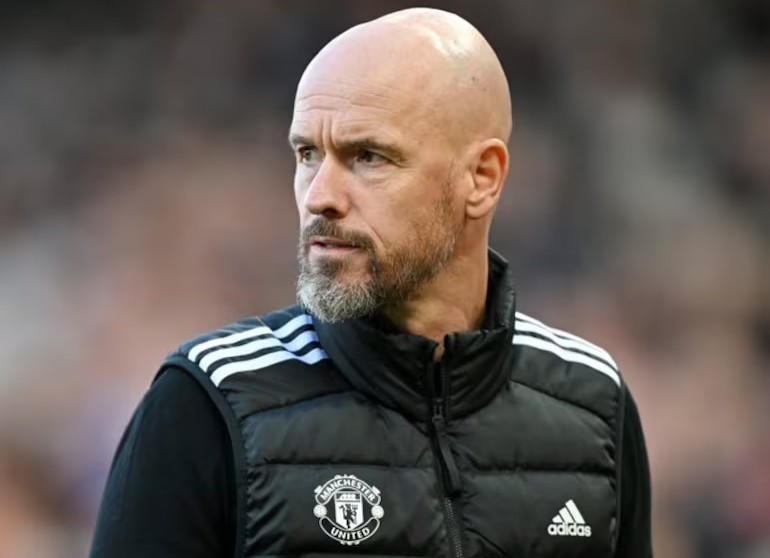 Manchester United demite técnico, e ídolo do clube assume como interino