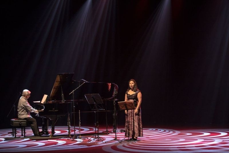 Em celebração a Gilberto Mendes, Pinacoteca Benedito Calixto promove recital de piano com Duo Traverso