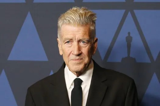 Fumante desde 8 anos de idade, David Lynch precisa de oxigênio para andar