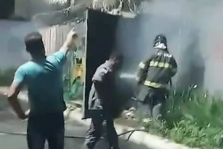 Incêndio em contêiner de lixo é extinto pelo Corpo de Bombeiros; Vídeo