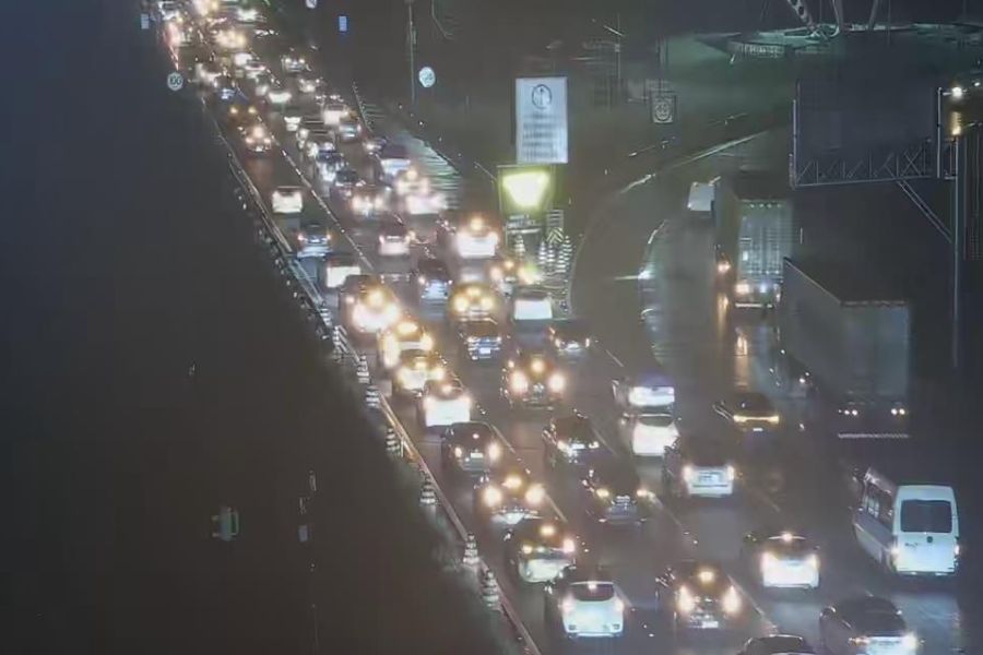 Engavetamento na rodovia causa congestionamento no sentido Litoral