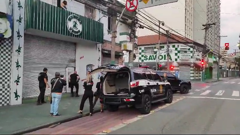 Polícia faz operação para prender líderes da Mancha e invade sede da torcida em SP