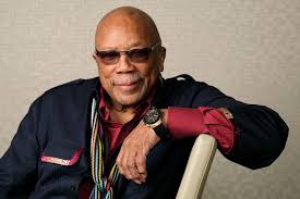 Quincy Jones recebe Oscar honorário póstumo por seu impacto na indústria musical