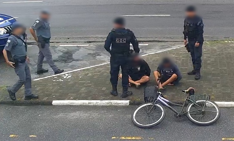 Dois jovens foram presos pela GCM de São Vicente após roubo em Santos; Vídeo