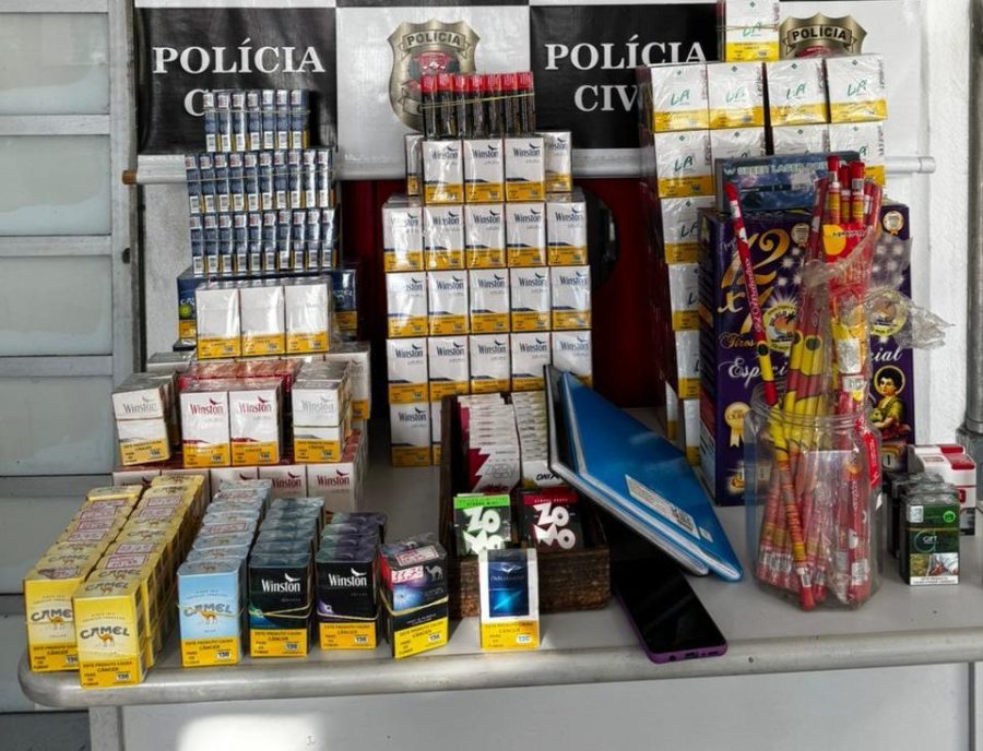 Contrabandistas são presos com fogos de artifício e essências de narguilé