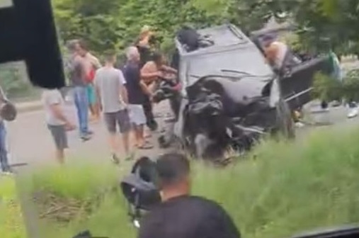 Acidente deixa um morto e duas vítimas presas nas ferragens em São Vicente; VÍDEO