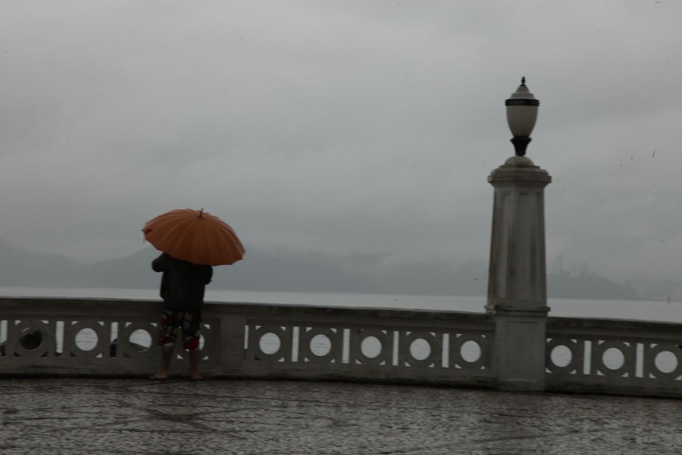 Baixada Santista terá tempo nublado no sábado e chuva deve dar trégua apenas no domingo