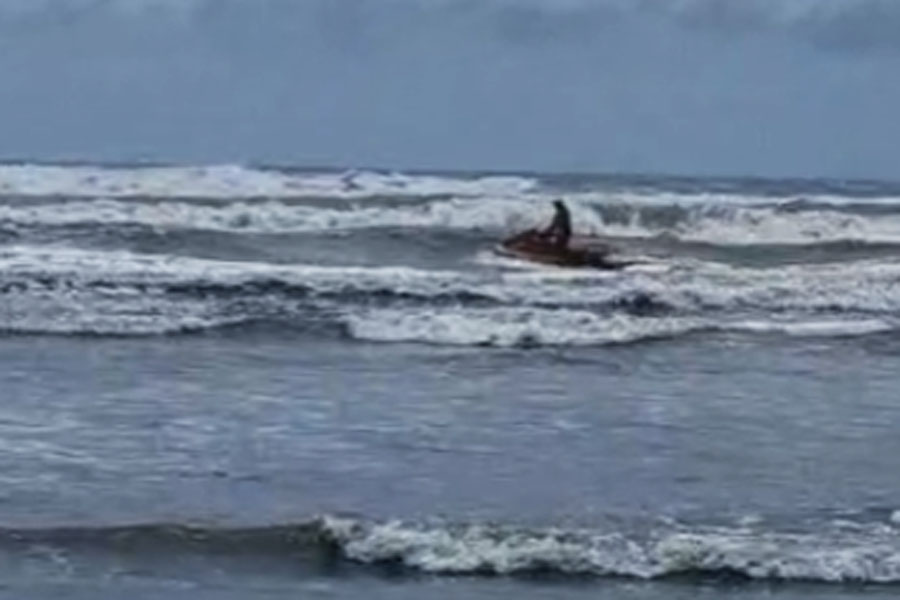 Turista é arrastado por corrente de retorno e desaparece no mar durante aniversário da mãe