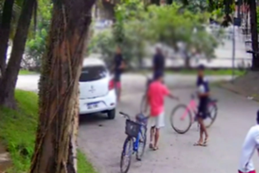 Turistas são rendidos por criminosos e assaltados em frente a hostel em Guarujá