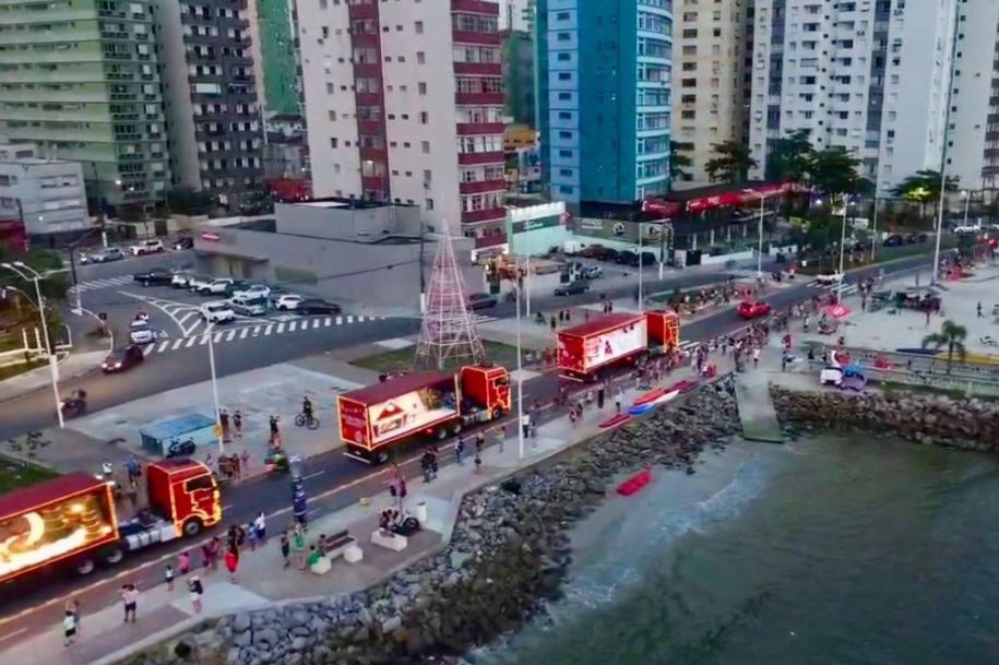 Caravana da Coca-Cola encanta vicentinos e mantém acesa chama do espírito natalino