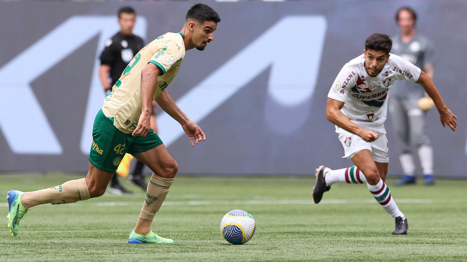 Flu vence, escapa da Série B, e Palmeiras é vice em Allianz baixo astral