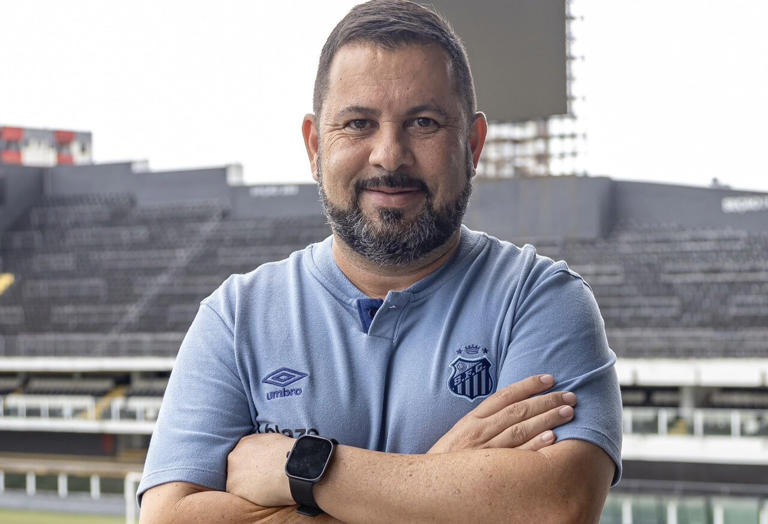 Caio Couto renova contrato e segue no comando técnico das Sereias da Vila para 2025