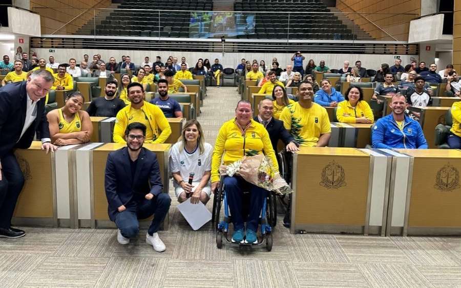 Beth Gomes e Rogério Sampaio recebem Colar de Honra ao Mérito na Alesp